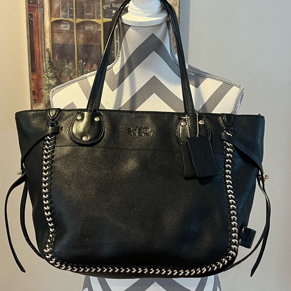 Coach Handbags - Unique Coach leather tote